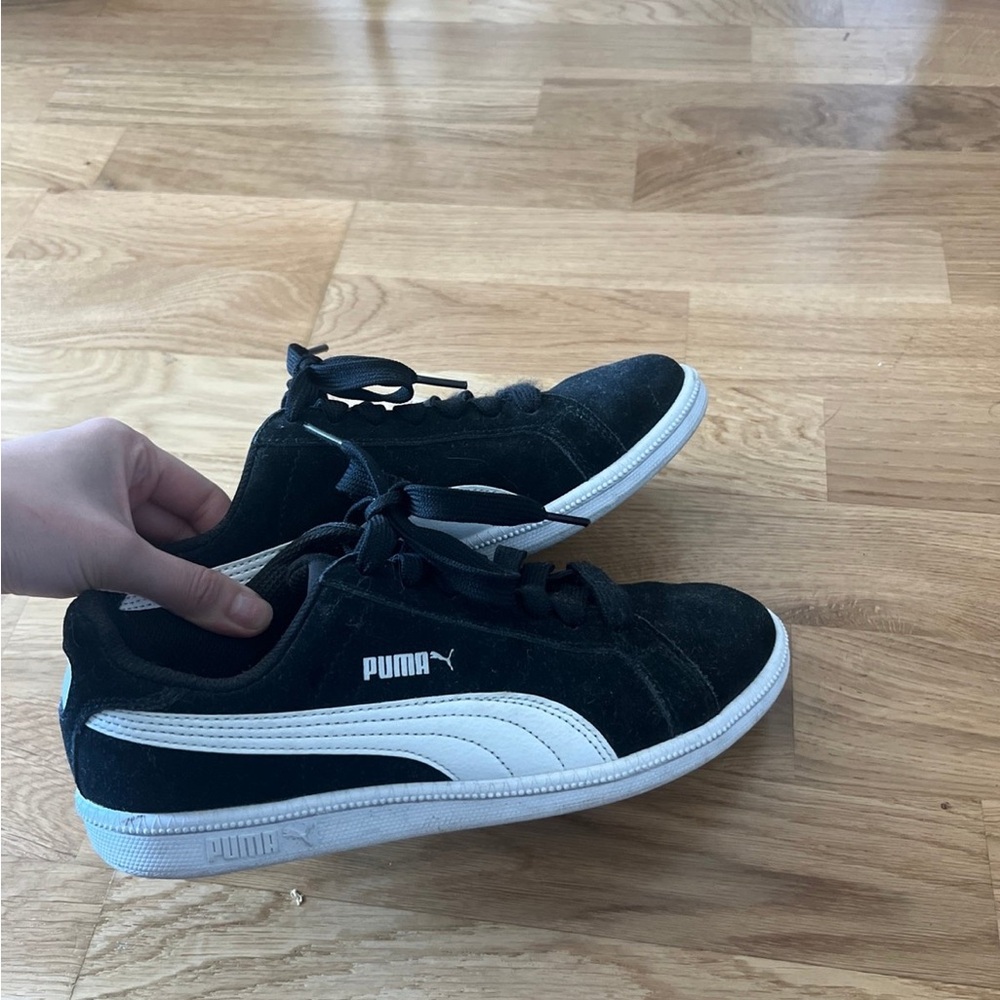 Black Puma suede Classic XXI Women's Sneakers